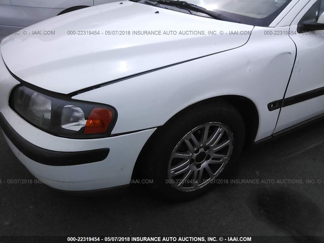 YV1RS61T942381803 - 2004 VOLVO S60 WHITE photo 6