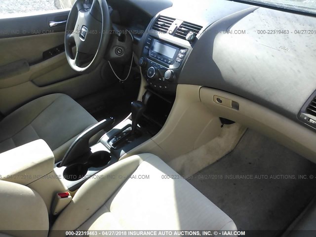 1HGCM56125A105883 - 2005 HONDA ACCORD DX GOLD photo 5