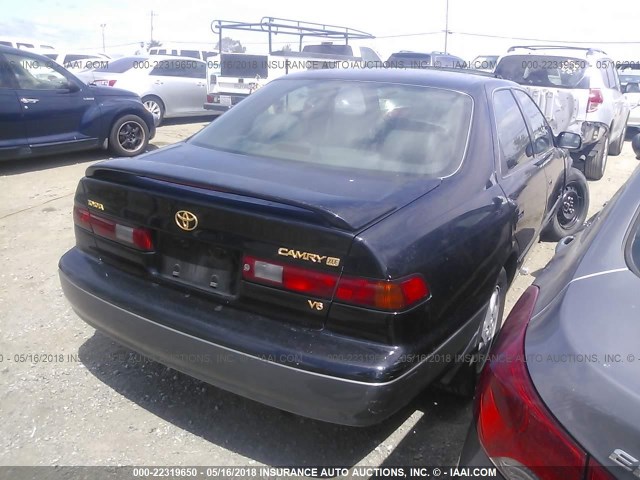 JT2BF28K6X0181391 - 1999 TOYOTA CAMRY LE/XLE Schwarz Foto 4