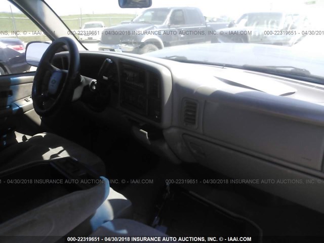 2GCEC19V2Y1396028 - 2000 CHEVROLET SILVERADO C1500 GRAY photo 5