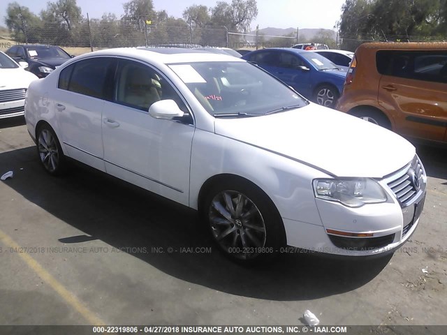 WVWDU73C18E172685 - 2008 VOLKSWAGEN PASSAT VR6 4MOTION WHITE photo 1