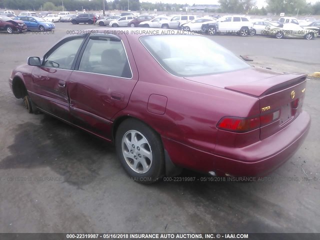 JT2BF28K6W0123702 - 1998 TOYOTA CAMRY LE/XLE MAROON photo 3