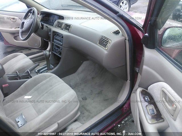 JT2BF28K6W0123702 - 1998 TOYOTA CAMRY LE/XLE MAROON photo 5