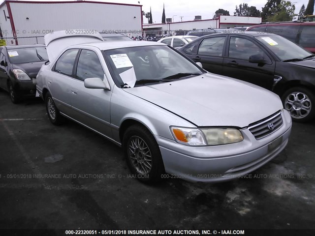 JT2BF28K3Y0250507 - 2000 TOYOTA CAMRY LE/XLE SILVER photo 1