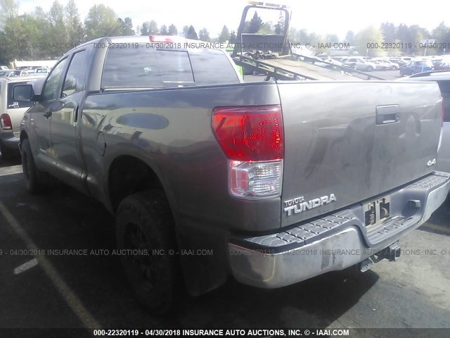 5TFUM5F19DX047916 - 2013 TOYOTA TUNDRA DOUBLE CAB SR5 GRAY photo 3