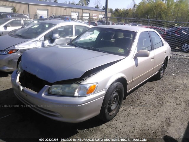 4T1BF22K61U129819 - 2001 TOYOTA CAMRY LE/XLE BEIGE photo 2