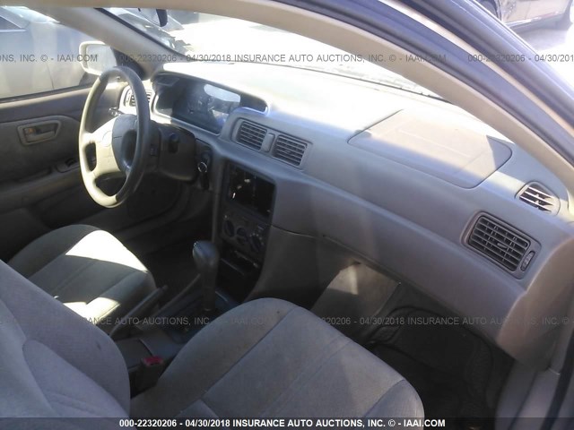 4T1BF22K61U129819 - 2001 TOYOTA CAMRY LE/XLE BEIGE photo 5