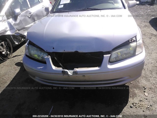 4T1BF22K61U129819 - 2001 TOYOTA CAMRY LE/XLE BEIGE photo 6