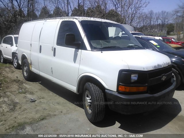 1GCGG25CX81104722 - 2008 CHEVROLET EXPRESS G2500  WHITE photo 1