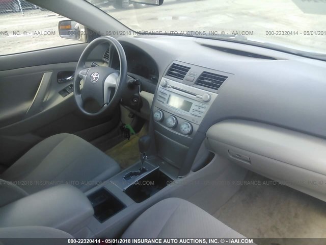 4T4BE46K09R062595 - 2009 TOYOTA CAMRY SE/LE/XLE 金色 照片 5