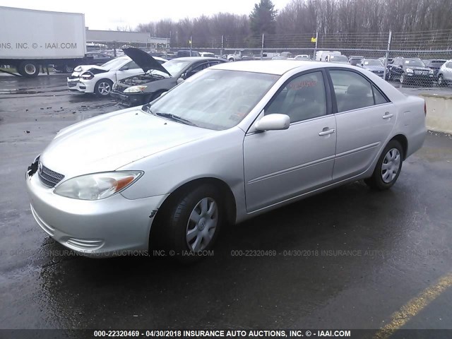 4T1BE32K64U927802 - 2004 TOYOTA CAMRY LE/XLE/SE SILVER photo 2