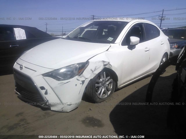 3MYDLBZV5GY133809 - 2016 TOYOTA SCION IA WHITE photo 2