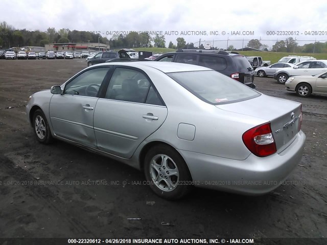 4T1BE32K33U765271 - 2003 TOYOTA CAMRY LE/XLE/SE SILVER photo 3