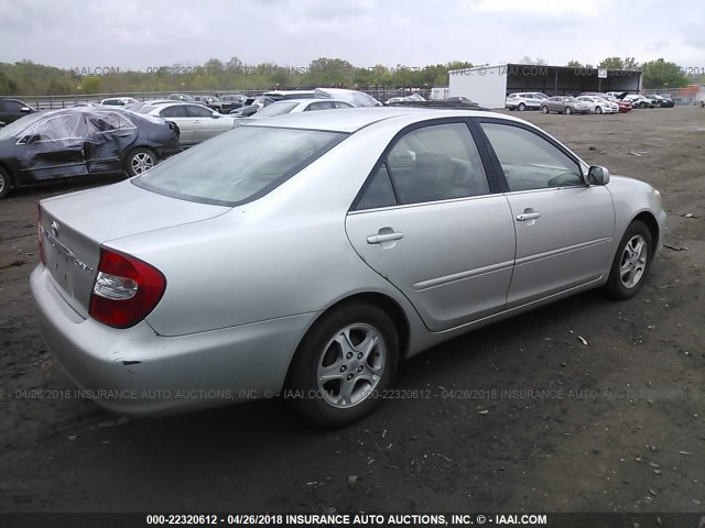 4T1BE32K33U765271 - 2003 TOYOTA CAMRY LE/XLE/SE SILVER photo 4