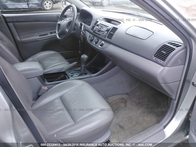 4T1BE32K33U765271 - 2003 TOYOTA CAMRY LE/XLE/SE 银色 照片 5