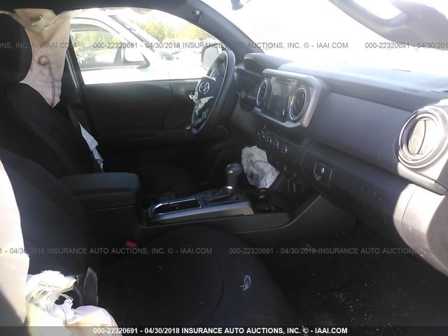 5TFCZ5AN3HX096414 - 2017 TOYOTA TACOMA DBL CAB/SR/TRDSPT/OR/PRO ნაცრისფერი ფოტო 5