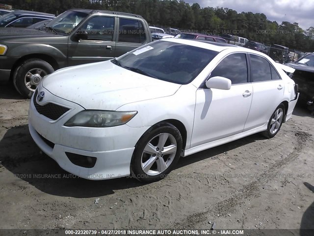4T1BF3EK2AU546582 - 2010 TOYOTA CAMRY SE/LE/XLE WHITE photo 2