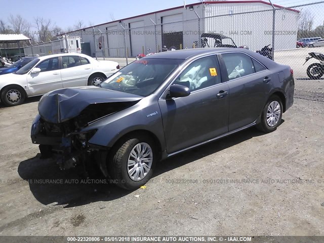 4T1BD1FK9DU081277 - 2013 TOYOTA CAMRY HYBRID/LE/XLE GRAY photo 2