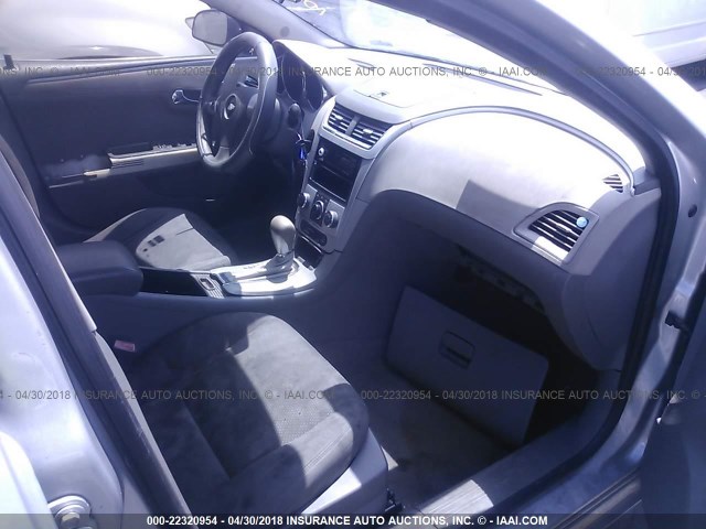 1G1ZA5E04AF107375 - 2010 CHEVROLET MALIBU LS 银色 照片 5