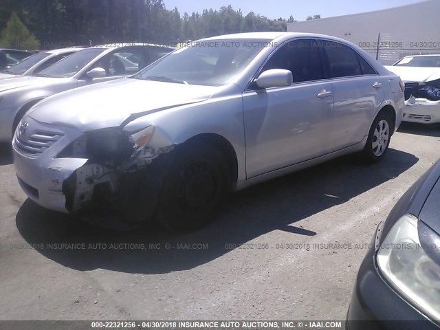 4T4BE46KX8R038724 - 2008 TOYOTA CAMRY CE/LE/XLE/SE SILVER photo 2