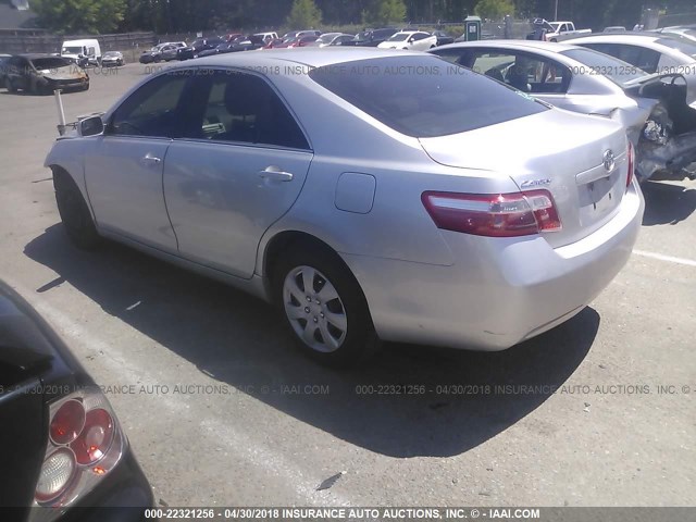 4T4BE46KX8R038724 - 2008 TOYOTA CAMRY CE/LE/XLE/SE SILVER photo 3