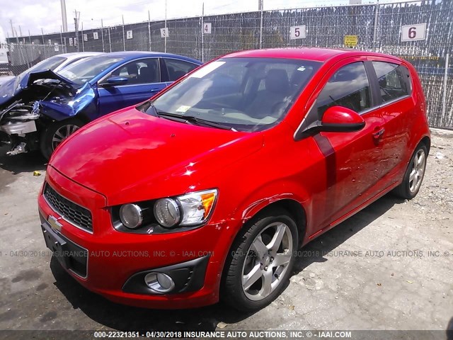 1G1JE6SB9F4107436 - 2015 CHEVROLET SONIC LTZ RED photo 2