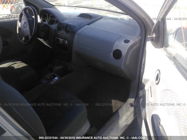 KL1TD52645B281030 - 2005 CHEVROLET AVEO LS SILVER photo 5