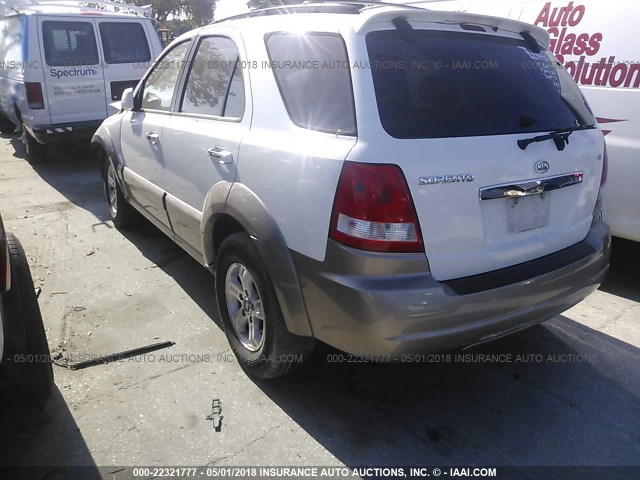 KNDJC733045240720 - 2004 KIA SORENTO EX/LX WHITE photo 3