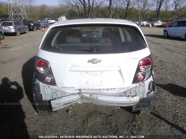 1G1JA6SH5C4140851 - 2012 CHEVROLET SONIC LS თეთრი ფოტო 6