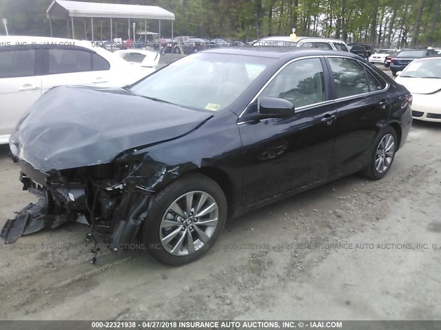 4T1BF1FK9HU748705 - 2017 TOYOTA CAMRY LE/XLE/SE/XSE Bleu photo 2