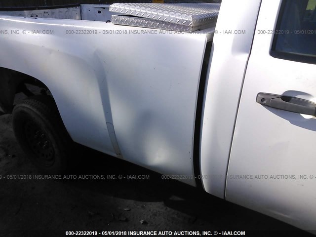 1GCEC14C77Z533394 - 2007 CHEVROLET SILVERADO C1500 WHITE photo 6