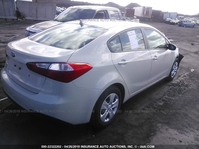 KNAFK4A67E5139287 - 2014 KIA FORTE LX WHITE photo 4