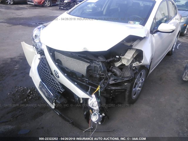 KNAFK4A67E5139287 - 2014 KIA FORTE LX WHITE photo 6