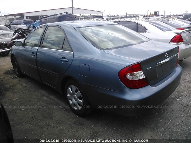 4T1BE32K62U548697 - 2002 TOYOTA CAMRY LE/XLE/SE ლურჯი ფოტო 3