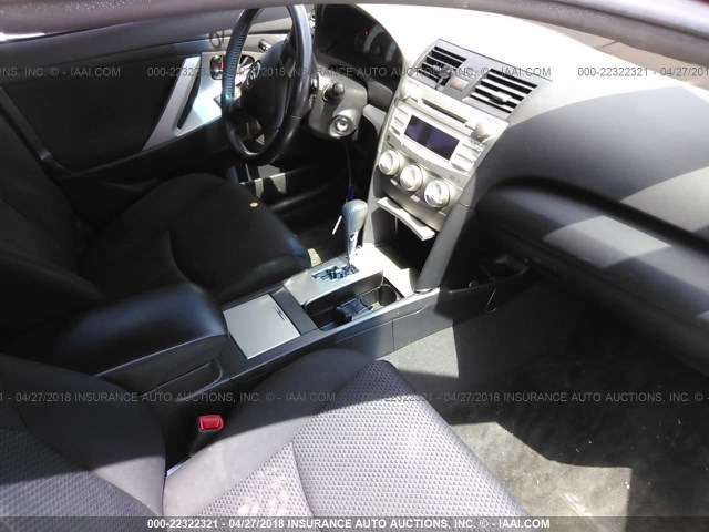 4T1BK3EK3BU623117 - 2011 TOYOTA CAMRY SE/LE/XLE წითელი ფოტო 5