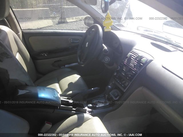 JN1DA31AX2T308627 - 2002 NISSAN MAXIMA GLE/SE Champagne photo 5