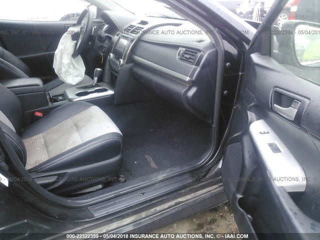 4T1BF1FK8EU466860 - 2014 TOYOTA CAMRY L/SE/LE/XLE შავი ფოტო 5