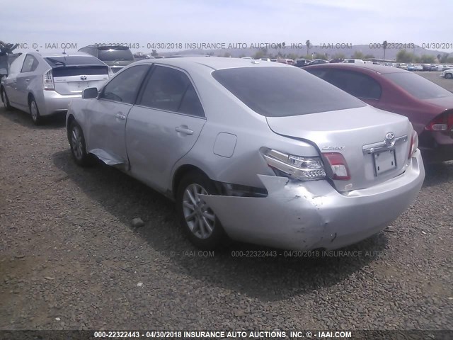 4T1BK3EK1BU625982 - 2011 TOYOTA CAMRY SE/LE/XLE SILVER photo 3