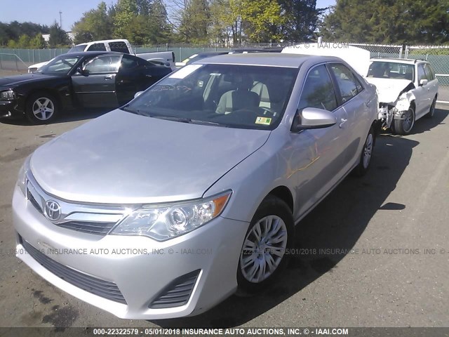 4T4BF1FK5CR179317 - 2012 TOYOTA CAMRY SE/LE/XLE ვერცხლისფერი ფოტო 2