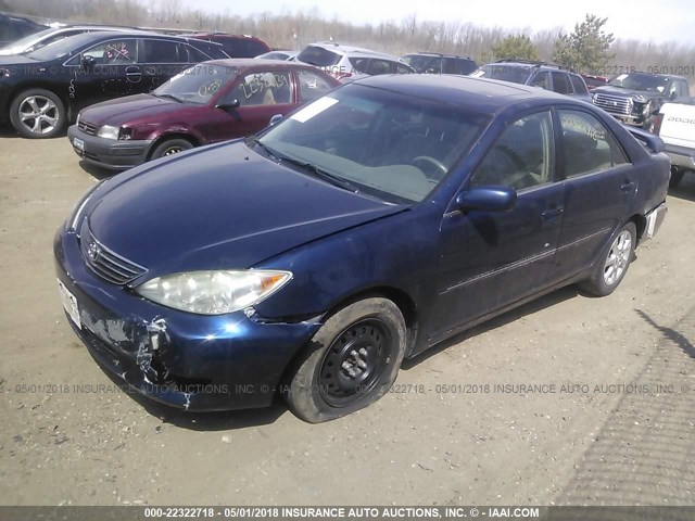 4T1BF30K45U084703 - 2005 TOYOTA CAMRY LE/XLE/SE BLUE photo 2