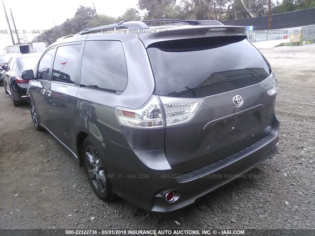 5TDXZ3DC1HS776415 - 2017 TOYOTA SIENNA SE GRAY photo 3