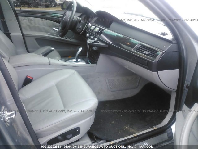 WBANV13558CZ59504 - 2008 BMW 528 XI SILVER photo 5