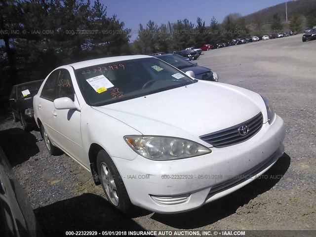 JTDBE32K763051903 - 2006 TOYOTA CAMRY LE/XLE WHITE photo 1