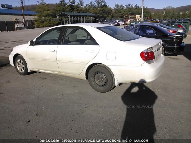 JTDBE32K763051903 - 2006 TOYOTA CAMRY LE/XLE WHITE photo 3