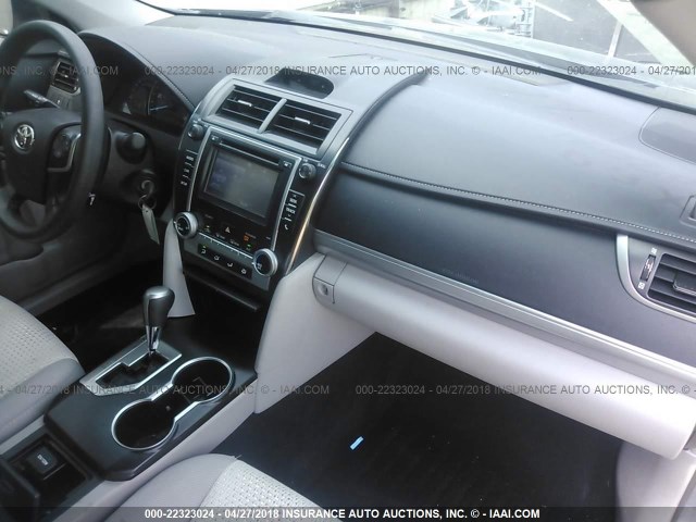 4T4BF1FK7ER382342 - 2014 TOYOTA CAMRY L/SE/LE/XLE 灰色 照片 5