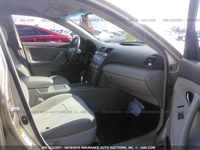 4T1BF3EK3BU222364 - 2011 TOYOTA CAMRY SE/LE/XLE 金色 照片 5