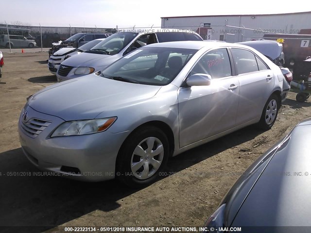 4T1BE46K47U069492 - 2007 TOYOTA CAMRY NEW GENERAT CE/LE/XLE/SE SILVER photo 2
