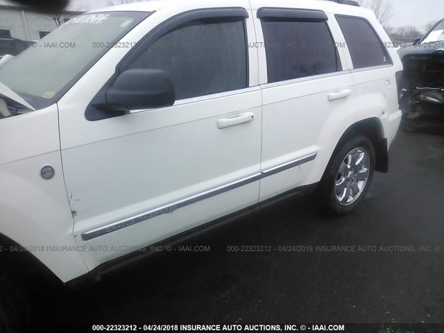 1J4HR58255C672437 - 2005 JEEP GRAND CHEROKEE LIMITED WHITE photo 6