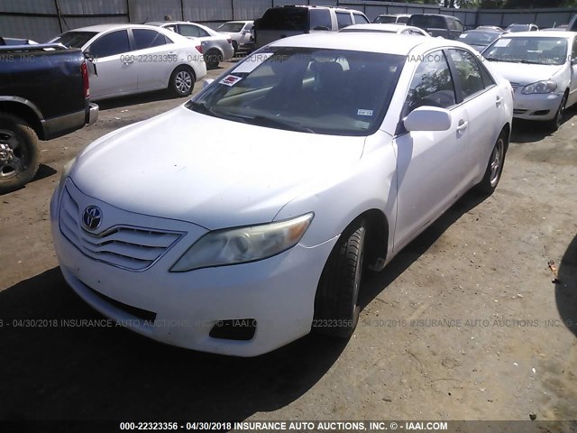 4T1BF3EK2AU555587 - 2010 TOYOTA CAMRY SE/LE/XLE SILVER photo 2