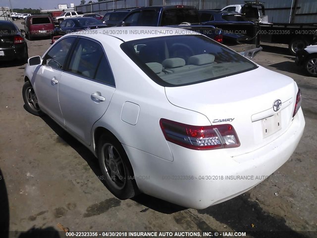 4T1BF3EK2AU555587 - 2010 TOYOTA CAMRY SE/LE/XLE SILVER photo 3